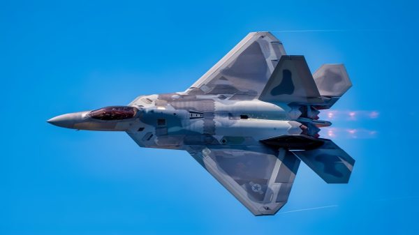 VIRGINIA BEACH, Va. (Sept. 20, 2025) The United States Air Force F-22 Demo Team performs at the 2025 Naval Air Station (NAS) Oceana Air Show aboard NAS Oceana, Sept. 20, 2025. The show’s theme celebrated 250 years of America’s navy and featured performances highlighting the precision, power, and innovation of naval aviation. (U.S. Navy photo by Mass Communication Specialist Seaman Apprentice Oliver McCain Vieira)